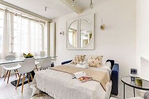Stylish 1BR by Luxembourg Garden