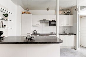 Stylish 1BR by Luxembourg Garden