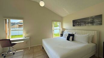 Upstay Stylish 3BR Family-friendly Retreat w Patio