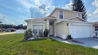 Upstay Stylish 3BR Family-friendly Retreat w Patio