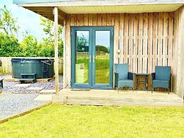 Rustic Cabin Retreat in Bristol Countryside