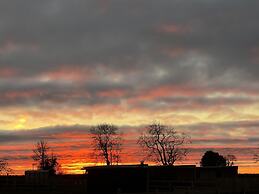 Rustic Cabin Retreat in Bristol Countryside
