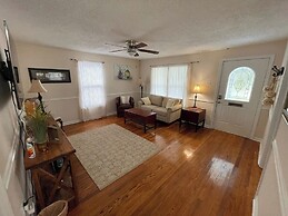 Charming 4BR Cape Cod Near Downtown Cary & Parks