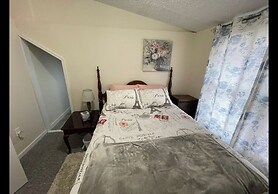 Charming 4BR Cape Cod Near Downtown Cary & Parks