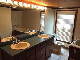 Charming 4BR Historic Home With Scenic Views