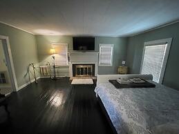 Charming 4BR Historic Home With Scenic Views