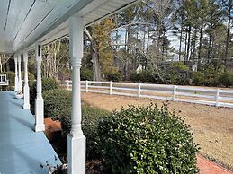 Charming 4BR Historic Home With Scenic Views