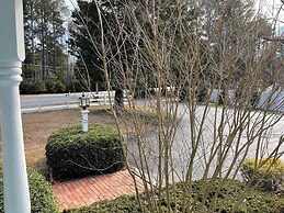 Charming 4BR Historic Home With Scenic Views