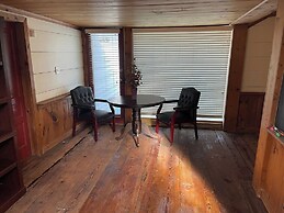 Charming 4BR Historic Home With Scenic Views