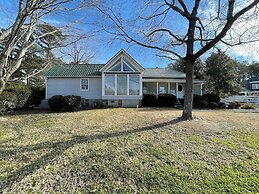 Charming 4BR Historic Home With Scenic Views
