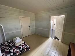 Charming 4BR Historic Home With Scenic Views