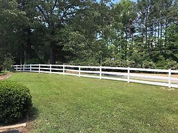 Charming 4BR Historic Home With Scenic Views