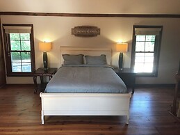 Charming 4BR Historic Home With Scenic Views