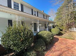 Charming 4BR Historic Home With Scenic Views