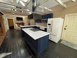 Charming 4BR Historic Home With Scenic Views
