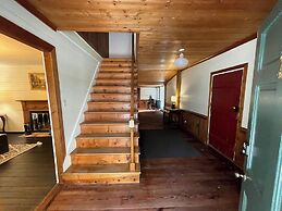 Charming 4BR Historic Home With Scenic Views