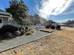 Charming 4BR Historic Home With Scenic Views