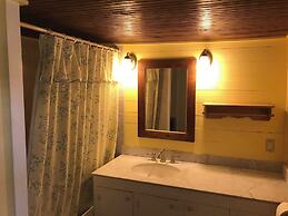 Charming 4BR Historic Home With Scenic Views