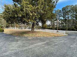 Charming 4BR Historic Home With Scenic Views