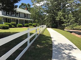 Charming 4BR Historic Home With Scenic Views