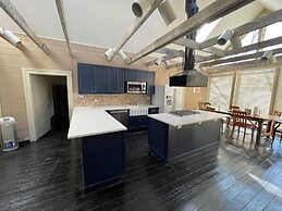 Charming 4BR Historic Home With Scenic Views