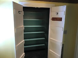 Charming 4BR Historic Home With Scenic Views