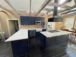 Charming 4BR Historic Home With Scenic Views