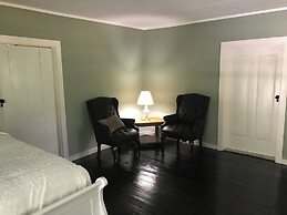 Charming 4BR Historic Home With Scenic Views