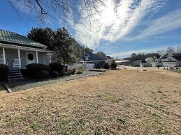Charming 4BR Historic Home With Scenic Views