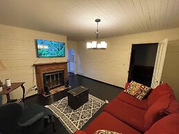 Charming 4BR Historic Home With Scenic Views