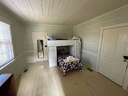 Charming 4BR Historic Home With Scenic Views