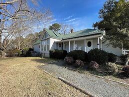 Charming 4BR Historic Home With Scenic Views