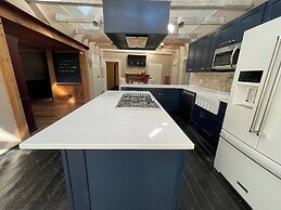 Charming 4BR Historic Home With Scenic Views