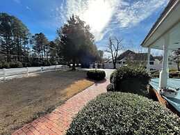 Charming 4BR Historic Home With Scenic Views