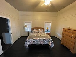 Charming 4BR Historic Home With Scenic Views