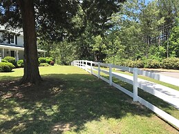 Charming 4BR Historic Home With Scenic Views