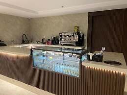 SMO Suite Hotel