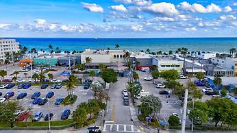 Studio off Las Olas- Steps to the Beach