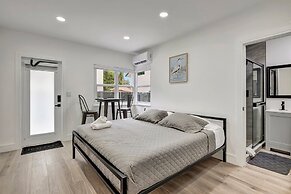 Studio off Las Olas- Steps to the Beach