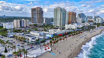 Studio off Las Olas- Steps to the Beach