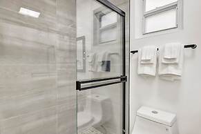 2BR 1BA off Las Olas Steps to Beach