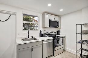 2BR 1BA off Las Olas Steps to Beach