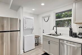 2BR 1BA off Las Olas Steps to Beach