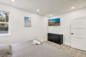 2BR 1BA off Las Olas Steps to Beach