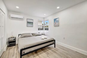 2BR 1BA off Las Olas Steps to Beach