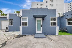 2BR 1BA off Las Olas Steps to Beach