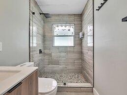 Modern Apt Near Beach Views & Wi-fi