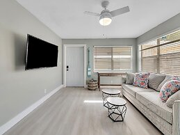 Modern Apt Near Beach Views & Wi-fi