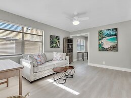 Modern Apt Near Beach Views & Wi-fi