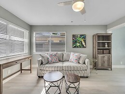 Modern Apt Near Beach Views & Wi-fi